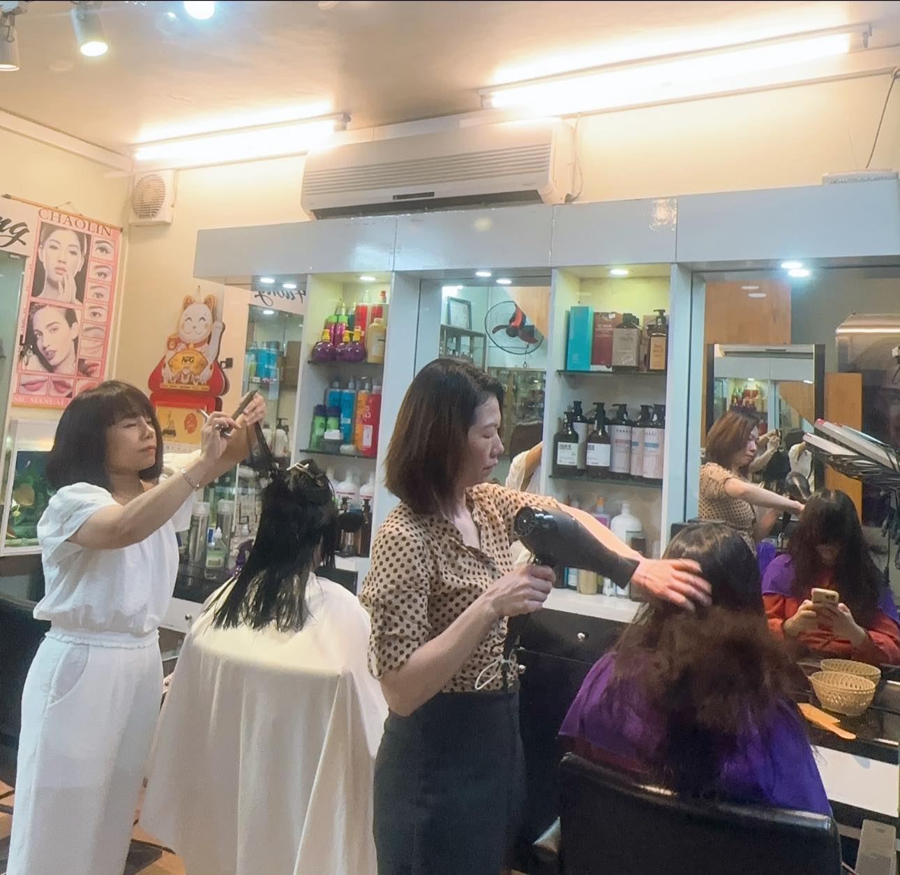 Tuyển dụng thợ làm tóc, hóa chất