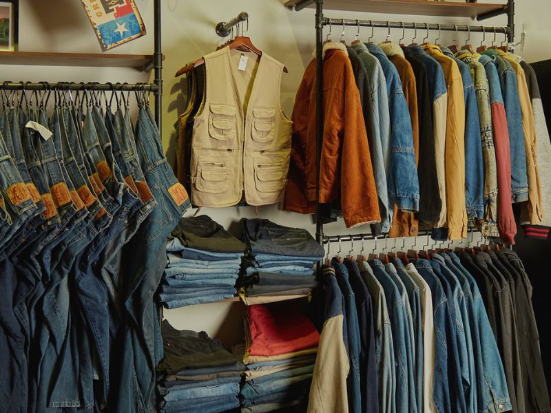 Tuyển nhân viên đóng gói quần áo, phụ bán hàng